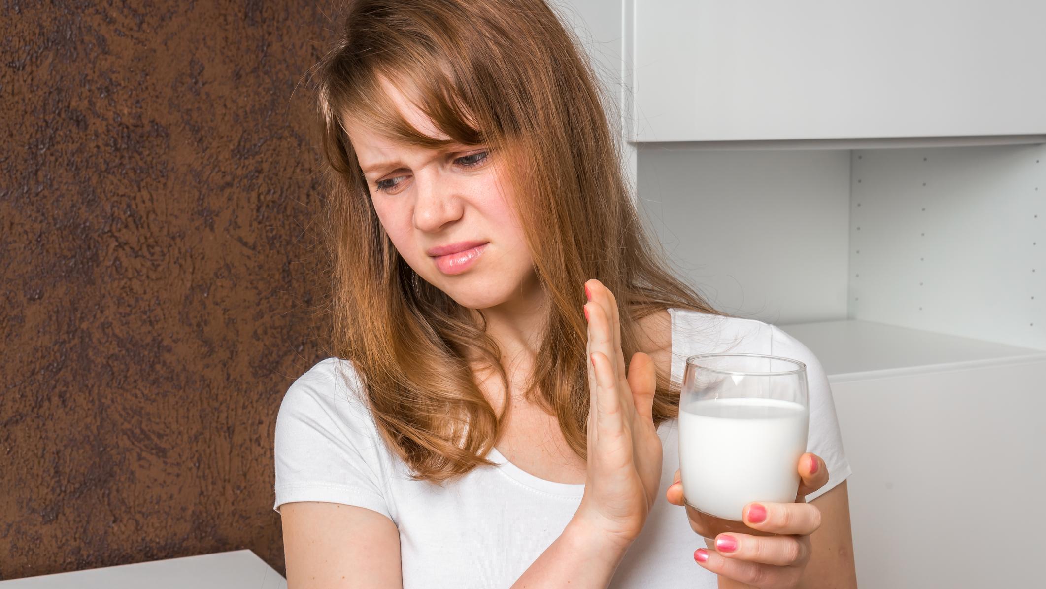 Intolerancia na laktózu vzniká vtedy, keď organizmus nedokáže stráviť mliečny cukor.