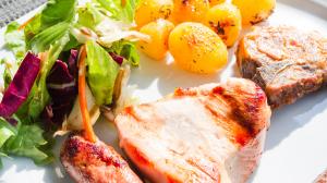 Mäso, zemiaky a šalát: čo ponúkajú reštaurácie rýchleho občerstvenia?